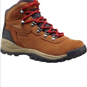 Columbia Womens Newton Ridge Plus Waterproof Amped Hiking Boots size 10